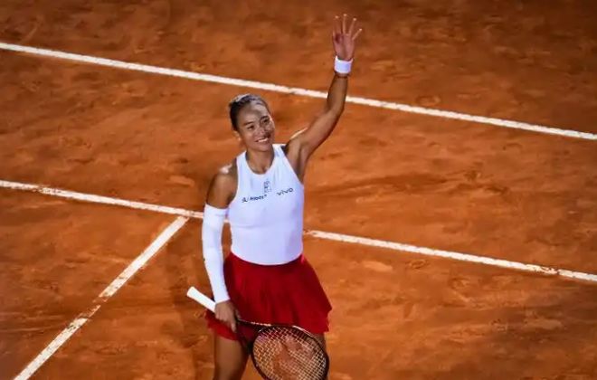 首胜击败萨巴伦卡曝李娜支招被追分谁注意郑钦文举动